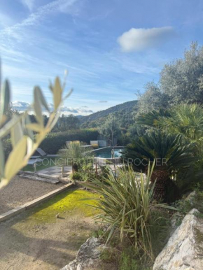 Sublime villa climatisée avec piscine vue mer et collines